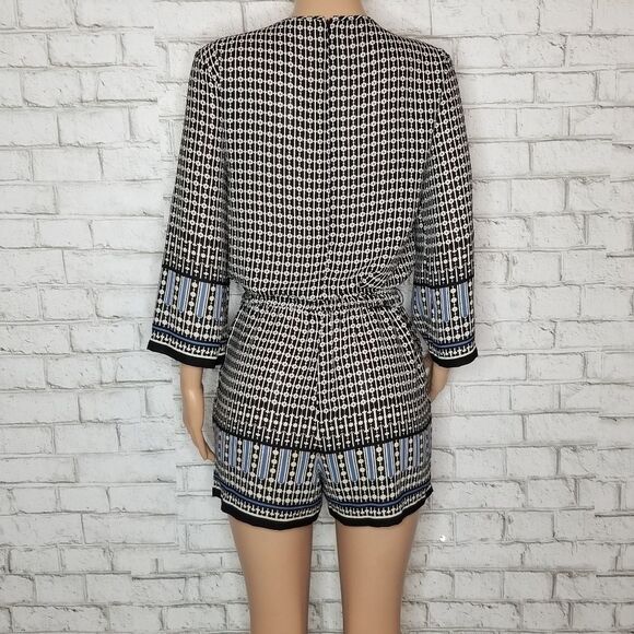 Chic Romper - Picture 3 of 6